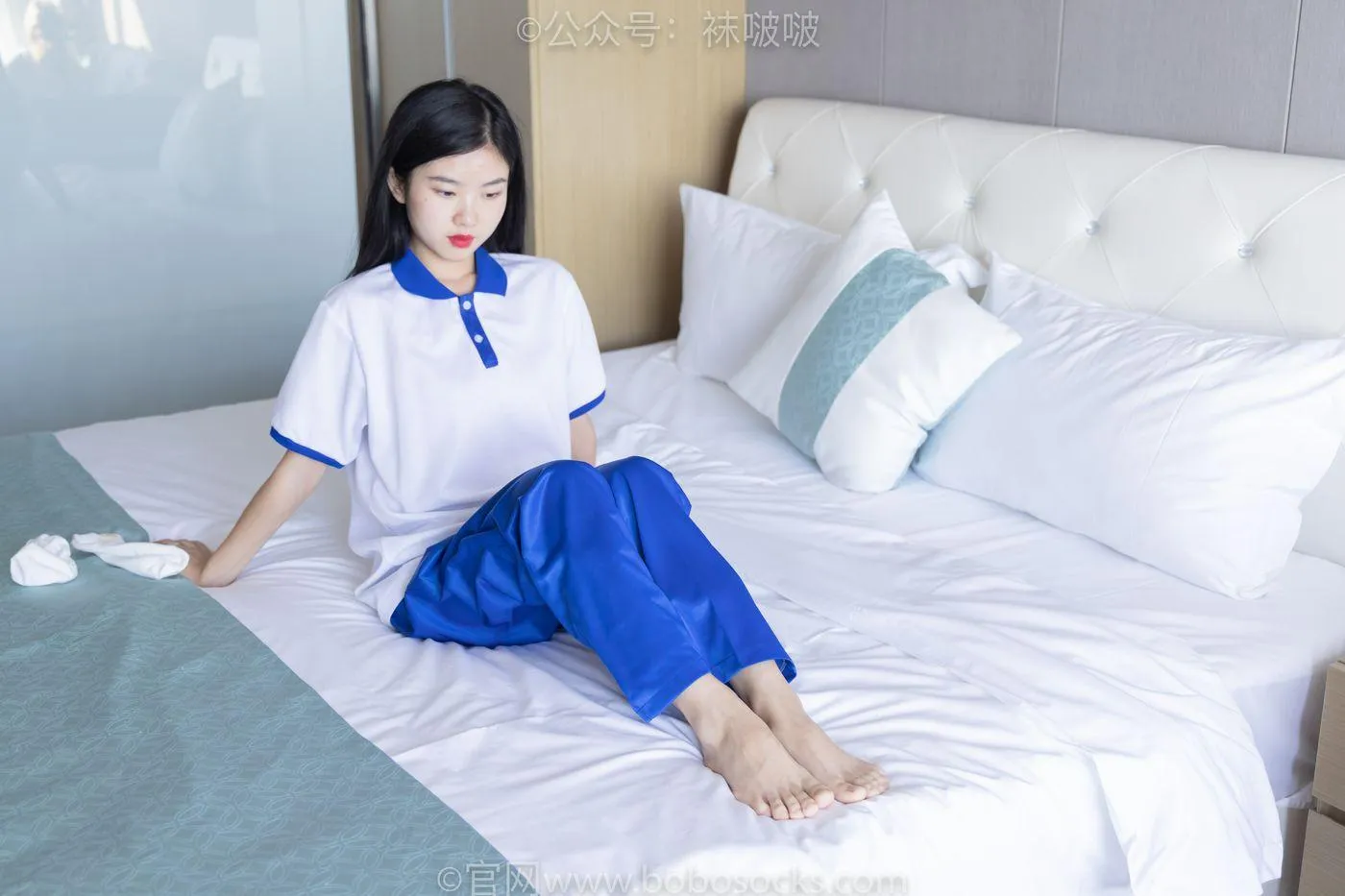[BoBoSocks袜啵啵]NO.039 小奶熊-校服、vans帆布鞋、短白棉袜、裸足 [154P]插图3